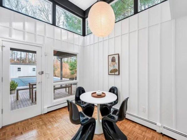 Luxurious 3-Bedroom Retreat in Hampton Bays - Your Coastal Escape Awaits
